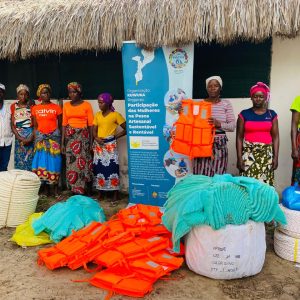 Mulheres de Mhala Aprendem a Cultivar Mexilhoes para Geracao de Renda